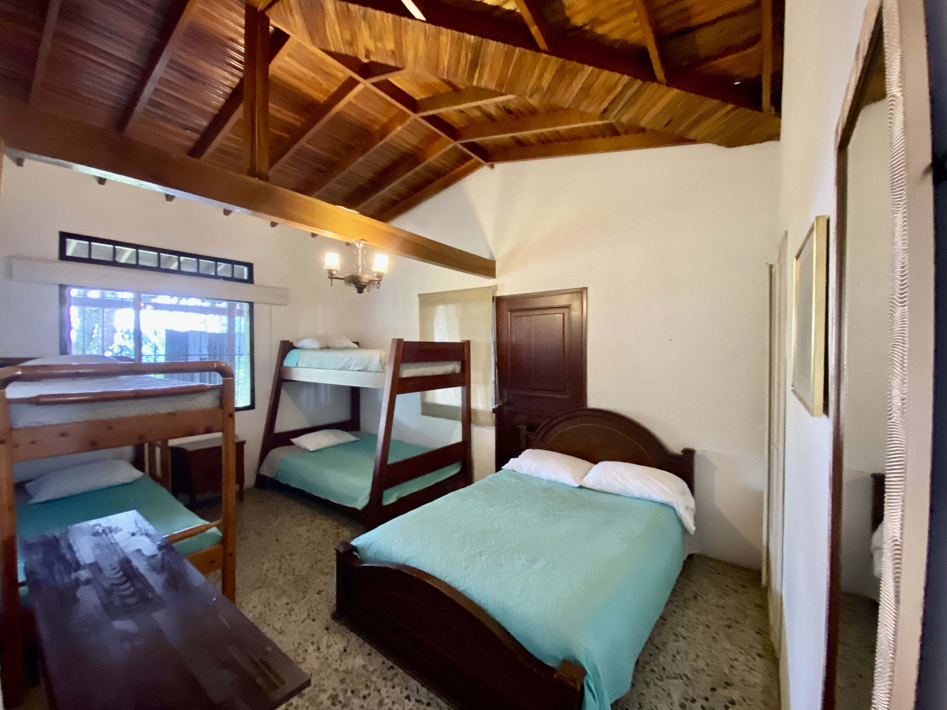 5 habitaciones, wifi y ropa de cama 