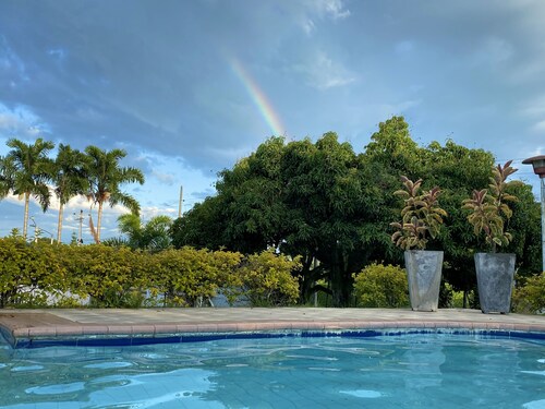 Casa de recreo para 25 con hermoso paisaje, Eje Cafetero Colombia. 