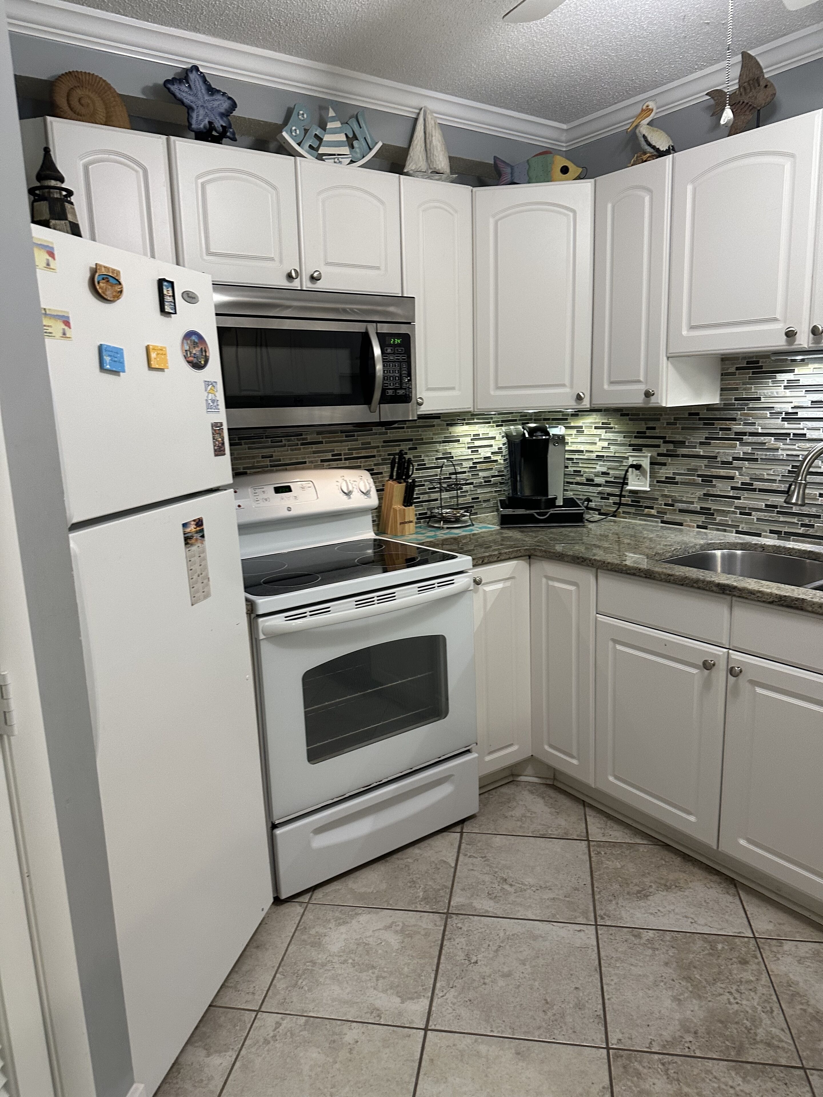 SPECIAL RATES FALL A1BR 1BA Condo close Coligny Beach pools jacuzzi pickleball