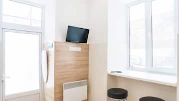 Apartment, 1 Double Bed, Non Smoking | Desk, iron/ironing board, free WiFi, bed sheets