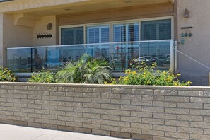 Exterior - Bay Condo · Clean Bay Front 2bedroom 2bath Condo with Garage (San Diego)