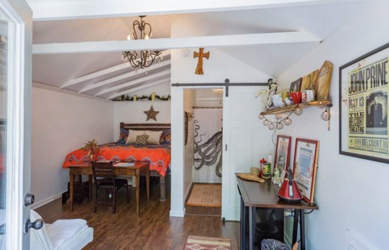 Cozy Artists Retreat in the Heart of Nashville
