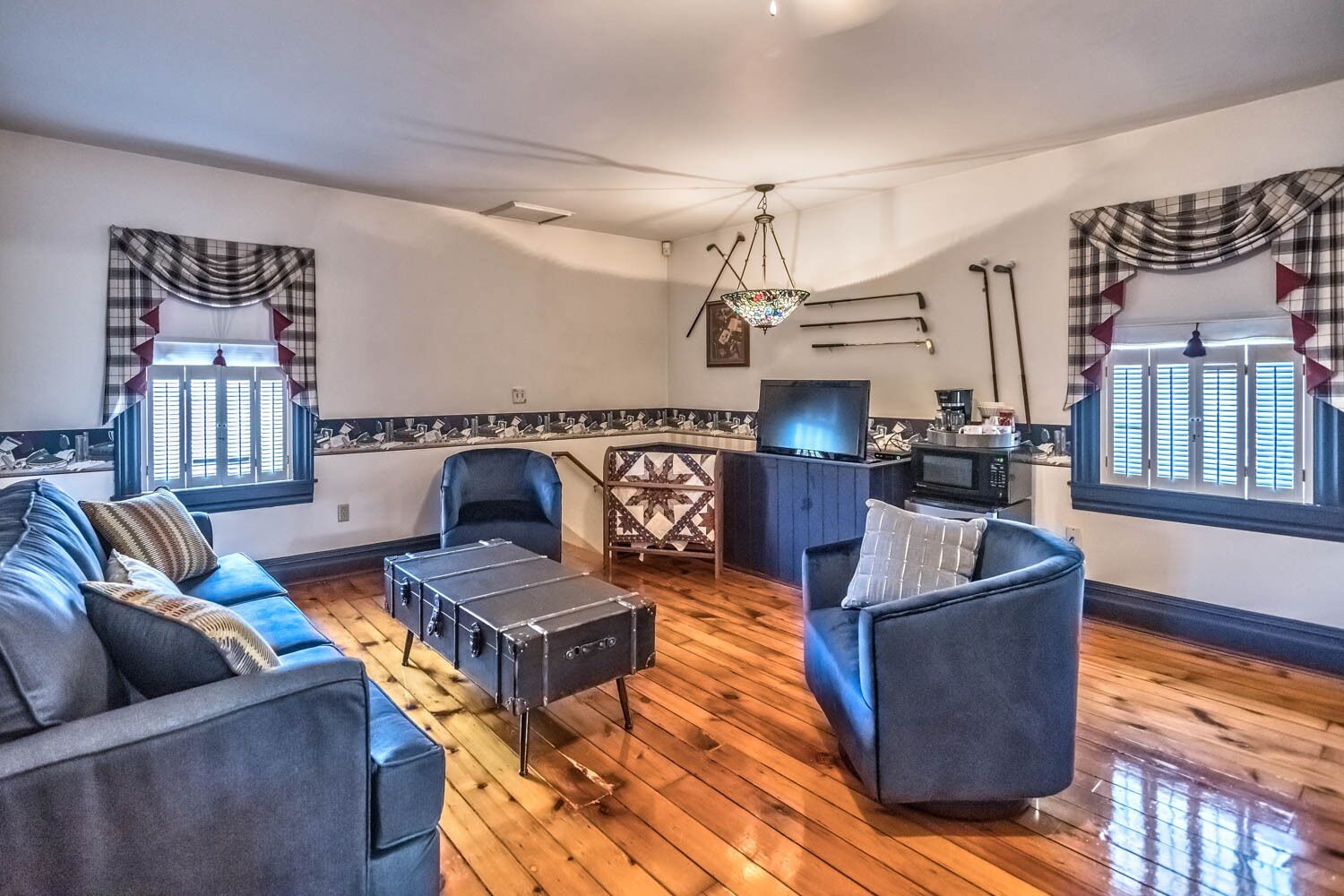 Kitchen, billiard and sun rooms. Walking distance to Main St. downtown.