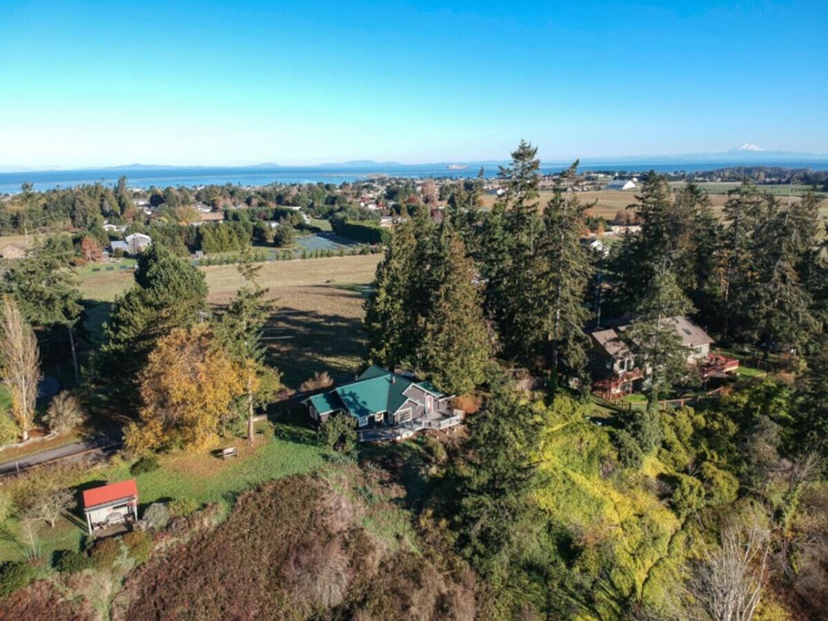 Writers` Retreat - Perched on Hillside with Sweeping Vistas