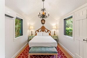1 bedroom, free WiFi, bed sheets - Quaint Guest Cottage 1 block from Beach updated July 2022 (Saint Simons Island)