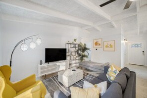 Fernseher, Stereoanlage, Arbeitsbereiche