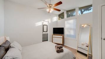 4 bedrooms, iron/ironing board, WiFi, bed sheets