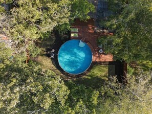 Pool - Vibrant House w Great Backyard, Pool and Jacuzzi (Irving)