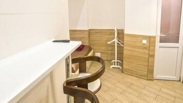 Apartment, 1 Double Bed, Non Smoking | Desk, iron/ironing board, free WiFi, bed sheets