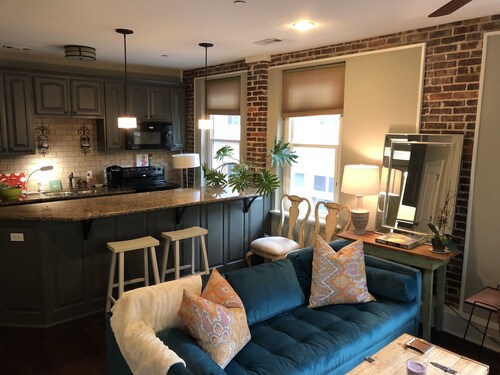 Artists Studio on the Historic Downtown Fayetteville Square!