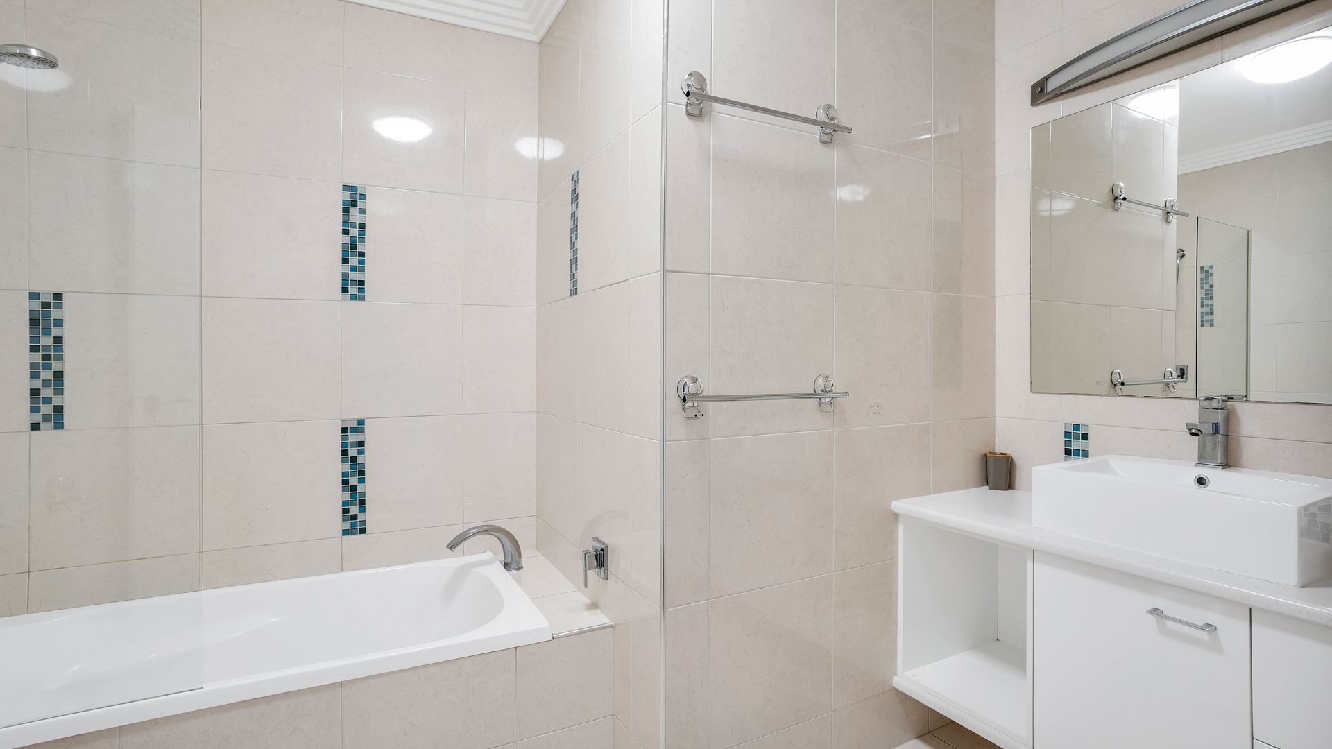 Rainbow Towers 2 - Rainbow Beach. High on the Hill. Panoramic Views. Wi-Fi. Pool — image 16