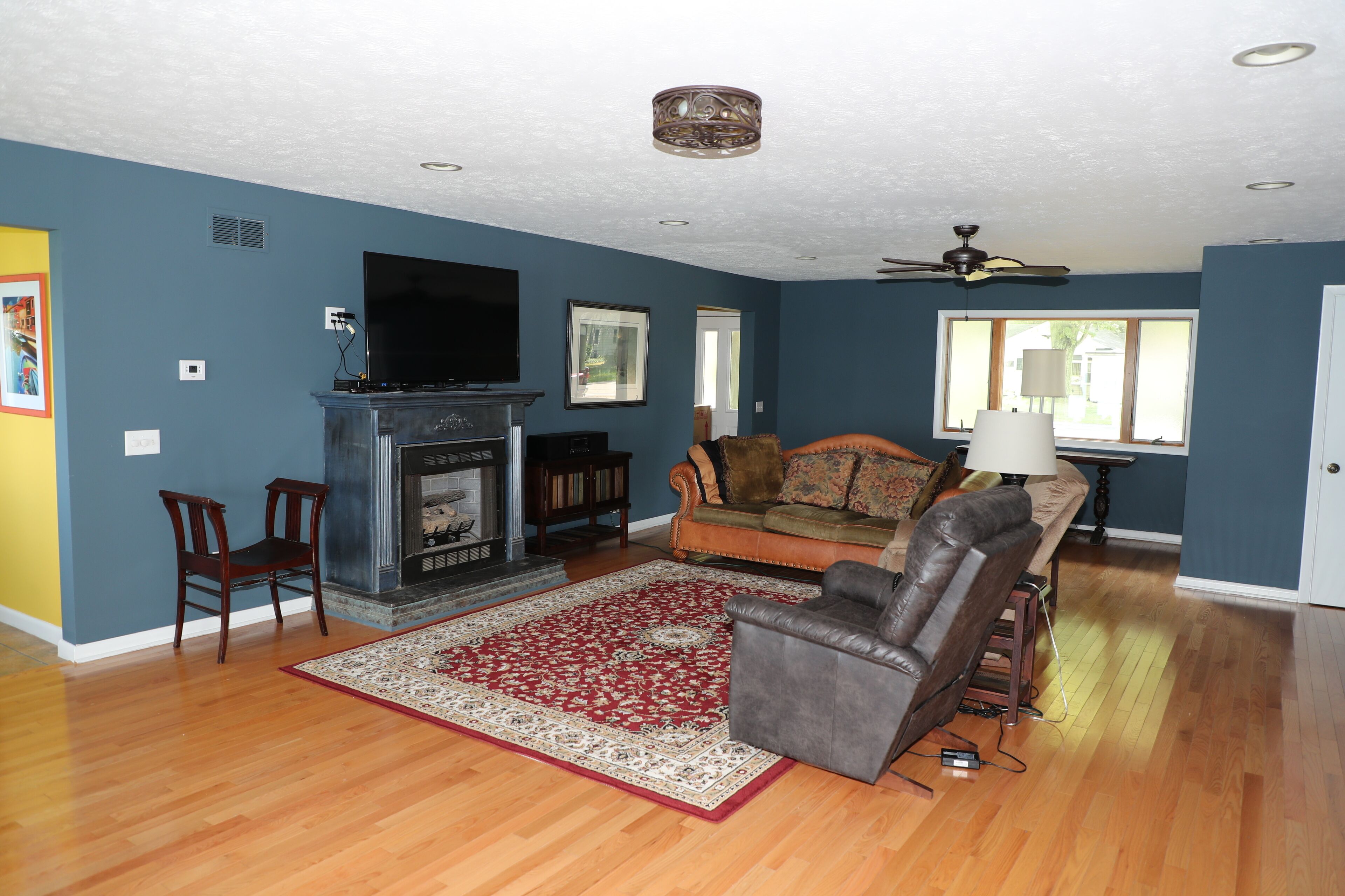 ERIEVIEW LAKE HOUSE OPENING 5/29/20- 5 Star Beautiful Beach Front Vacation Home