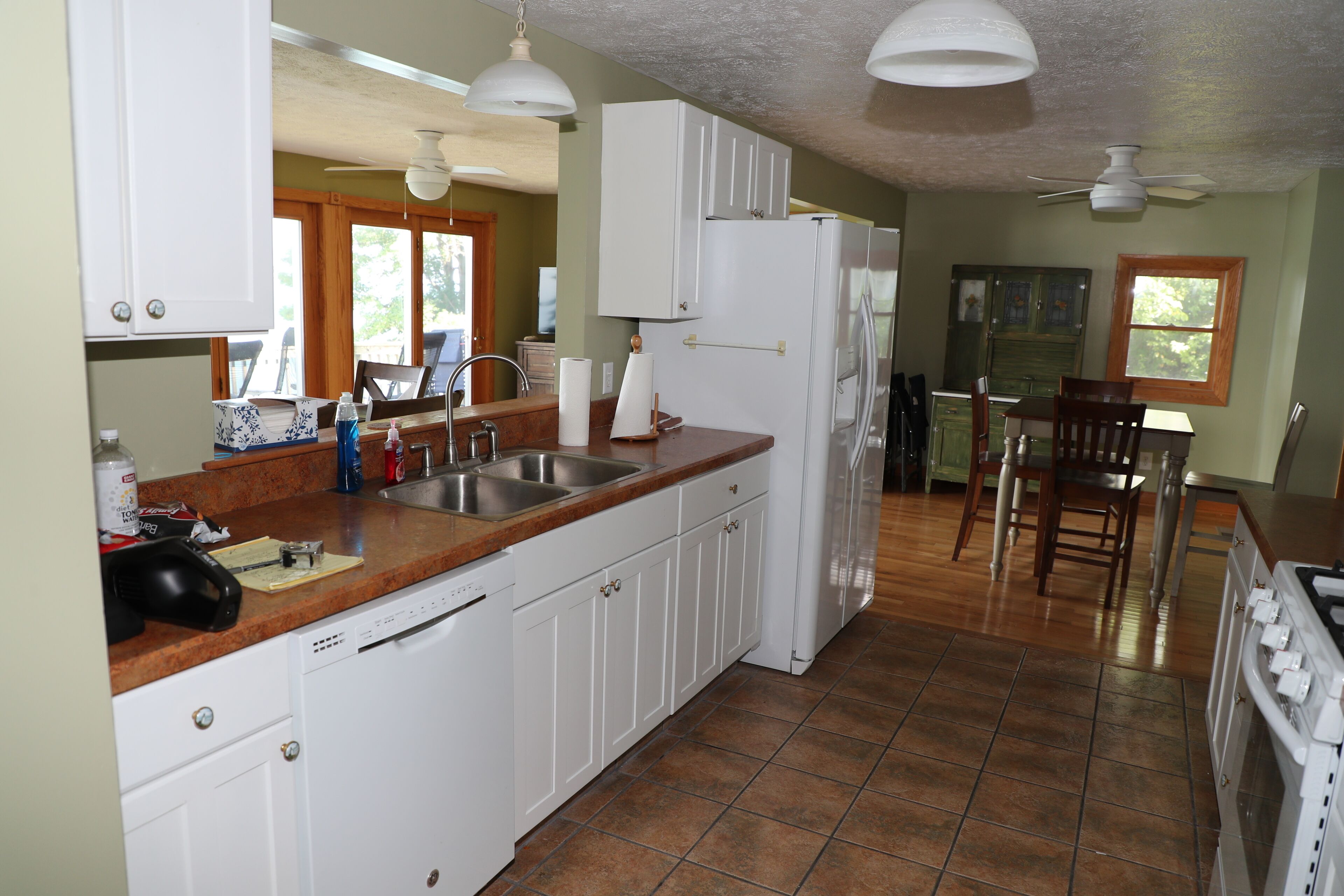 ERIEVIEW LAKE HOUSE OPENING 5/29/20- 5 Star Beautiful Beach Front Vacation Home