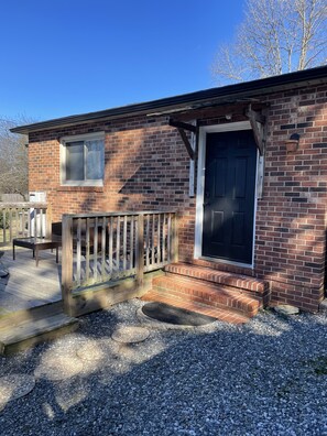 Exterior - 1 Bedrooms 1 Bath apartment in a very nice and quiet neighborhood  (Hickory)