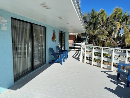 7 Seas Bring your boat.<br>This is a pet friendly home. A pet fee and approval of your pet is required.