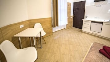 Apartment, 1 Double Bed, Non Smoking | Private kitchen | Fridge, stovetop, electric kettle, cookware/dishes/utensils