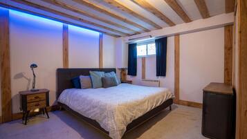 4 habitaciones, tabla de planchar con plancha, wifi y ropa de cama