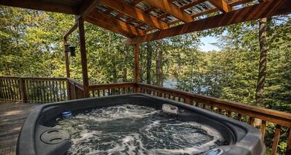 Lake front in the woods. Newly furnished!!