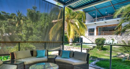 OneWaveSurfHouse Playa Sunzal - Brand New Ocean Villa!