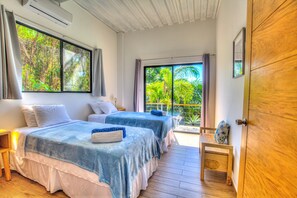 5 habitaciones, caja de seguridad en la habitación y escritorio