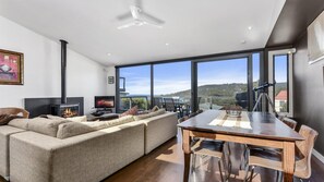 TV, fireplace, books - Breakers 12 - Walk To Town (Lorne)