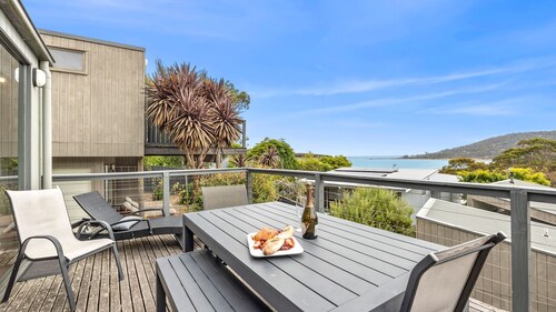 Breakers 12 - Walk To Town