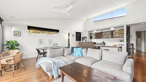 TV, fireplace, books - Breakers 12 - Walk To Town (Lorne)