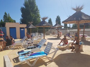 Property grounds - Air-conditioned Mobile home - TV - 3 rooms near the Mediterranean Sea (Vic-la-Gardiole)