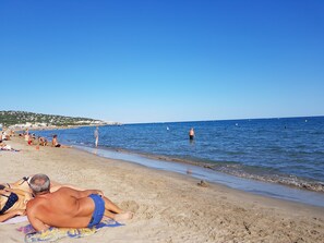 Beach nearby, sun loungers - Air-conditioned Mobile home - TV - 3 rooms near the Mediterranean Sea (Vic-la-Gardiole)