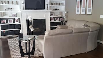 Smart TV, fireplace, DVD player, books