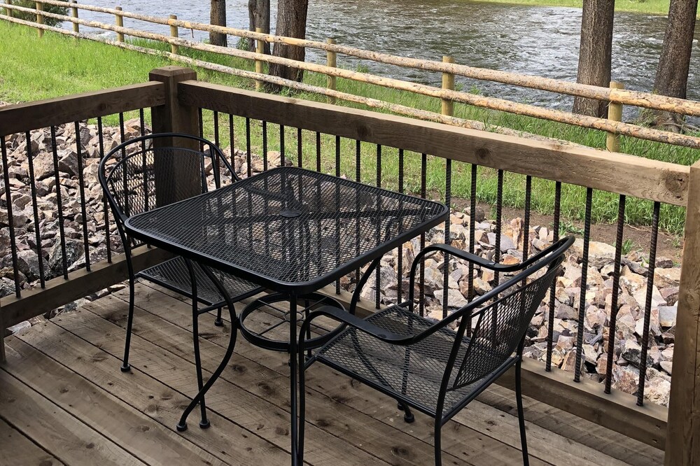 Rustic Cabin is a beautiful cabin, right on Rock Creek!