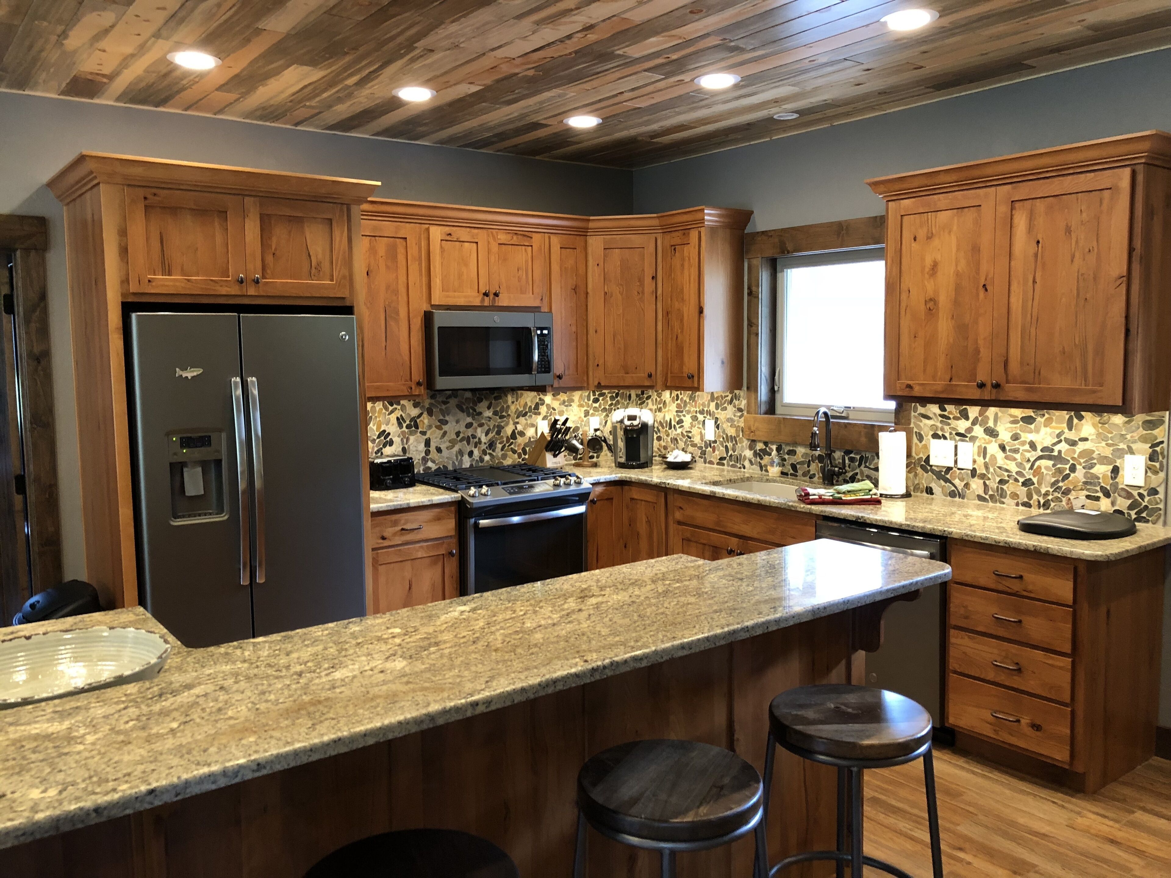 Rustic Cabin is a beautiful cabin, right on Rock Creek! 