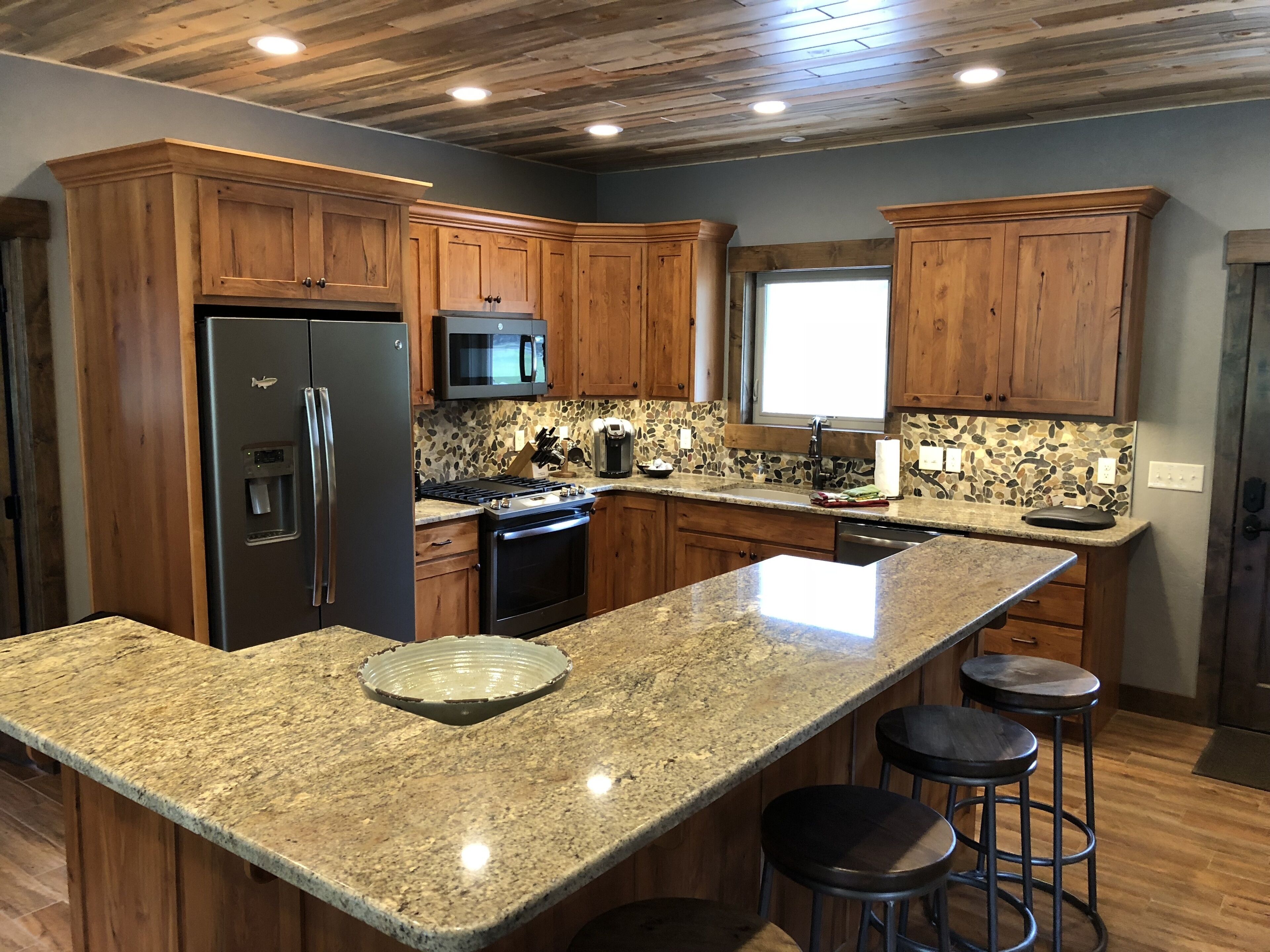 Rustic Cabin is a beautiful cabin, right on Rock Creek! 