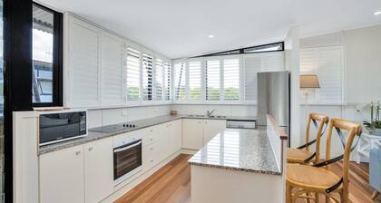 Surfside Beach House 19 - Rainbow Shores. Perfect beach holiday retreat. 2 mins to beach. Pool