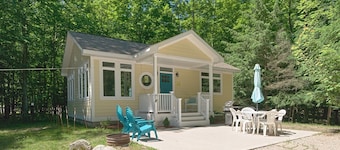 Traverse City Area! Serenity Woods Cottage på Birch Point, Honor MI