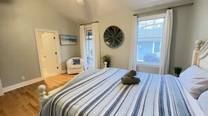 3 slaapkamers, een strijkplank/strijkijzer, gratis wifi, beddengoed