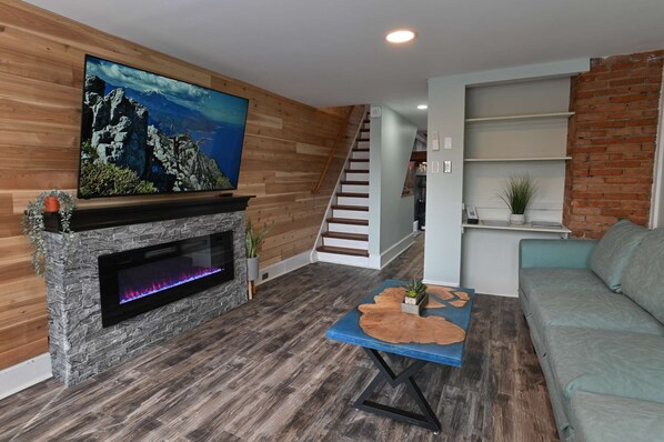 TV, fireplace