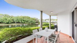 تناول الطعام بالخارج