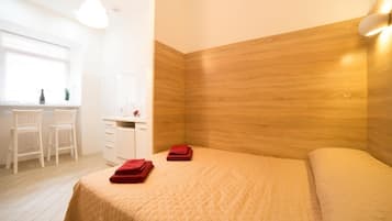Apartment, 1 Double Bed, Non Smoking | Desk, free WiFi