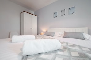 2 bedrooms, iron/ironing board, WiFi, bed sheets