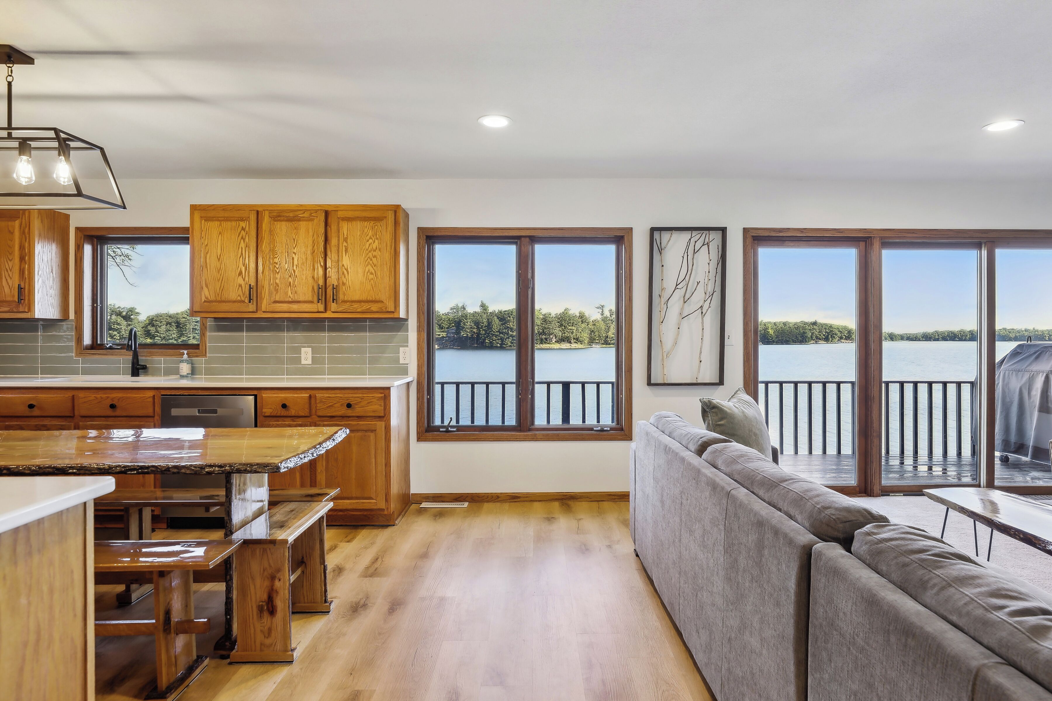 Smart TV, chimenea, videojuegos y reproductor de DVD 