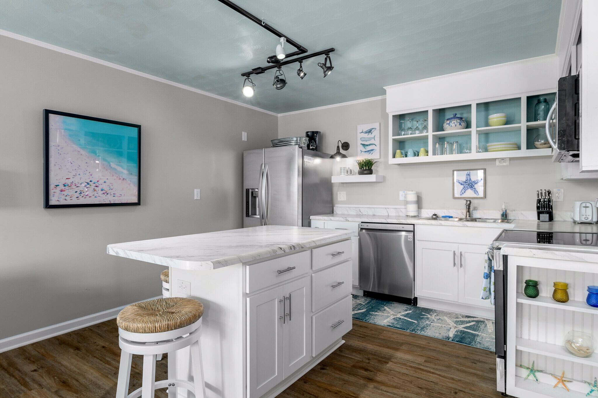 "Starfish" - Canal Condo, 2 Bedrooms / 1.5 Bathrooms