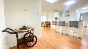 Dining - Myway - Burrum Heads - Close to Beach and Boat Ramp - 3BR (BURRUM HEADS)