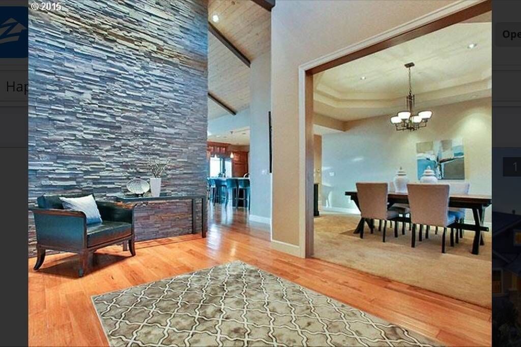 Stunning, uninterrupted and panoramic view of downtown Portland Metro area.