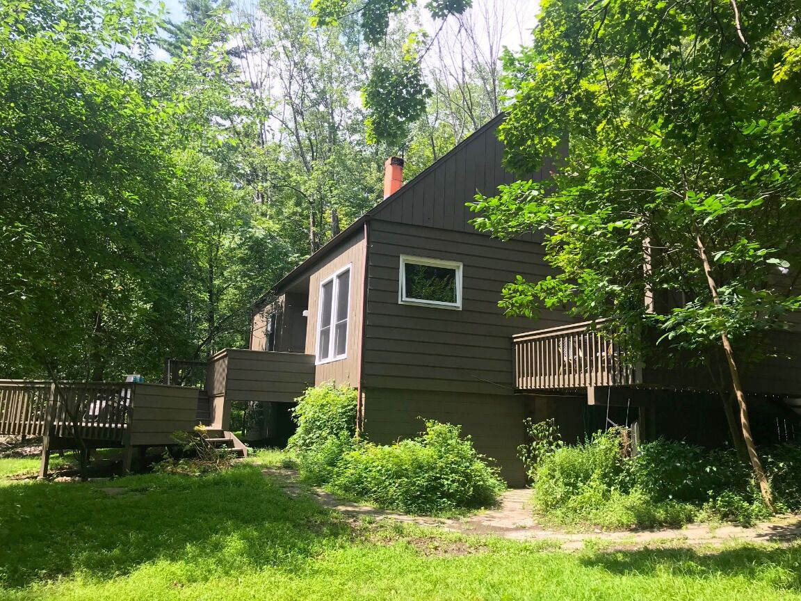 Woodstock Mid-Century Gem in the Woods - Secluded Getaway Close to Town