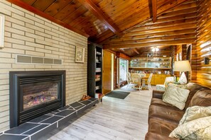 Smart TV, chimenea, Netflix y reproductor de DVD 