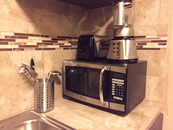 Refrigerador, microondas, horno y tostadora 