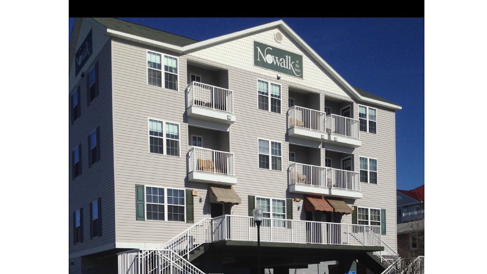 LARGE GROUP & FAMILIES - SLEEPS 20 TO 30 WITH 8 TO 12 BEDROOMS