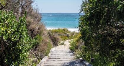 Bunker Bayhouse Beachfront Retreat next to Resort