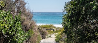 Bunker Bayhouse Beachfront Retreat next to Resort